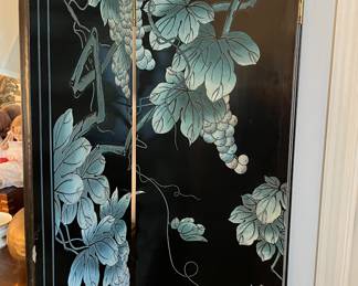 Black lacquer screen with Asian motif