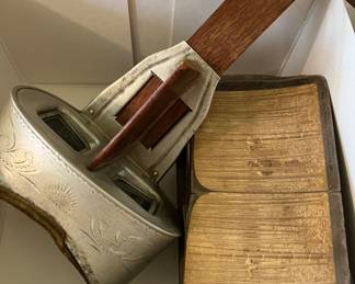 Antique stereoscope with viewing cards