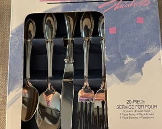 Oneida 20-piece flatware set (new in box)