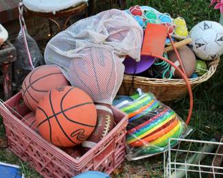 Various sports and recreational supplies 