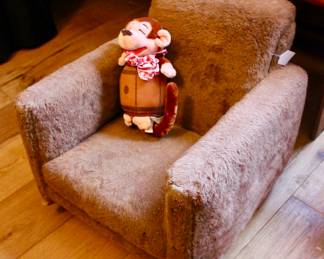 Children's fuzzy brown chair 