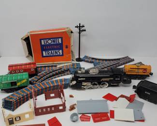 Lionel Electric Train set w/Farm Set