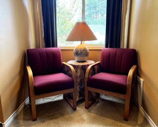 Matching chair set & vintage lamp