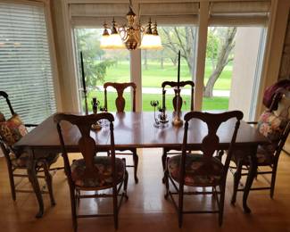 Great kitchen table & chairs