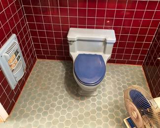 1950 MID CENTURY BLUE BATHROOM SET.