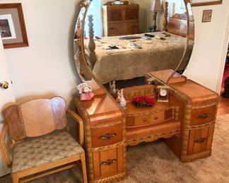 ABSOLUTELY GORGEOUS ANTIQUE MIRRORED VANITY AND CHAIR.