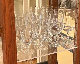 NICE VINTAGE WINE GLASSES.