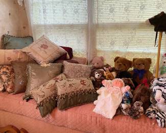 THROW PILLOWS AND STUFFED ANIMALS