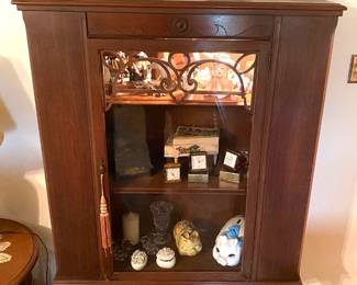 LIGHTED ANTIQUE CURIO CABINET FULL OF GOODIES!