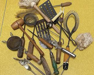 MORE VINTAGE KITCHEN UTENSILS.