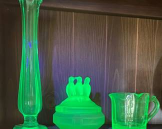 GORGEOUS VASOLINE GLASS.