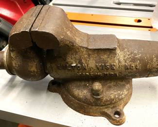 ANTIQUE WILTON TOOL CORP CHICAGO VISE #3 VERY NICE WORKING CONDITION AND A FANTASTIC EDITION TO ANY COLLECTION.