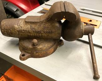 ANTIQUE WILTON TOOL CORP CHICAGO VISE #3 VERY NICE WORKING CONDITION AND A FANTASTIC EDITION TO ANY COLLECTION.