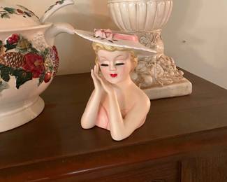 LOVELY VINTAGE HEADVASE. 