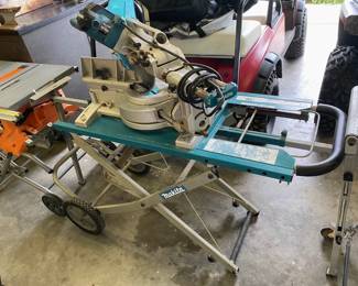 MAKITA JOBSITE SLIDING COMPOUND MITER SAW.