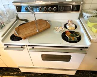 COMPLETE GORGEOUS 1950 MCM MID CENTURY KITCHEN, COMPLETE WITH ORIGINAL STOVE AND DISHWASHER.