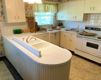 COMPLETE GORGEOUS 1950 MCM MID CENTURY KITCHEN, COMPLETE WITH ORIGINAL STOVE AND DISHWASHER.