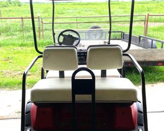 1998 CLUB CAR DS IN AWESOME WORKING CONDITION WITH ALMOST NEW BATTERIES AND CHARGER.
