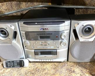 EMERSON 6 DISC CD CHANGER WITH AM-FM AND CASSETE WITH REMOTE.