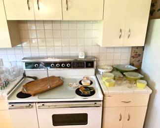 COMPLETE GORGEOUS 1950 MCM MID CENTURY KITCHEN, COMPLETE WITH ORIGINAL STOVE AND DISHWASHER.