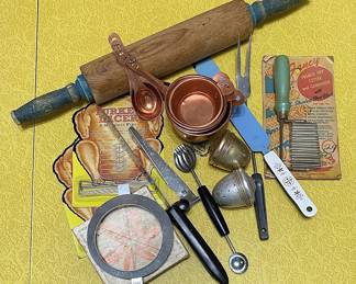 EVEN MORE VINTAGE KITCHEN UTENSILS.  AND YES, THERE IS MORE AVAILABLE!