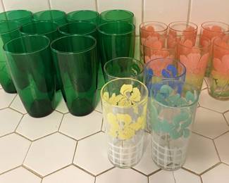 VINTAGE DRINKING GLASSES.