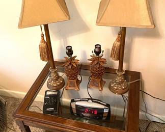 GLASS TOP WICKER BOTTOM SIDE TABLE, TWO MATCHING TABLE LAMPS, DELIGHTFUL BIG FROG!