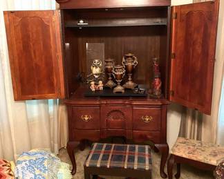 ENTERTAINMENT CENTER