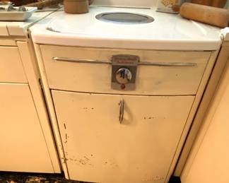 COMPLETE GORGEOUS 1950 MCM MID CENTURY KITCHEN, COMPLETE WITH ORIGINAL STOVE AND DISHWASHER.
