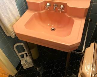 1950 MID CENTURY PINK BATHROOM SET.