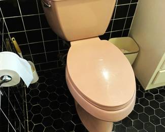 1950 MID CENTURY PINK BATHROOM SET.