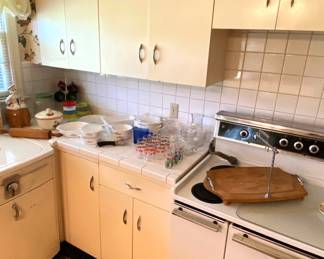 COMPLETE GORGEOUS 1950 MCM MID CENTURY KITCHEN, COMPLETE WITH ORIGINAL STOVE AND DISHWASHER.