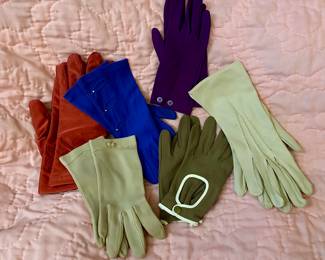 MORE VINTAGE LADIES GLOVES. 