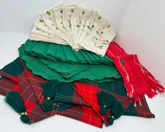 Vintage Christmas Linens - Runners & Napkins