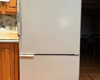 Amana Enery Saver Refrigerator with Ice Maker. Works great!