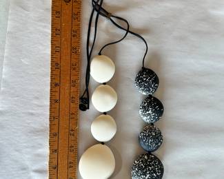White and Black Round Necklace $8.00