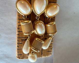 Pearl and Gold Tone Brooch $5.00