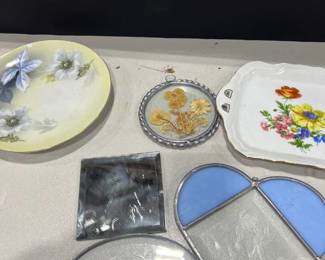 Floral decorative plates