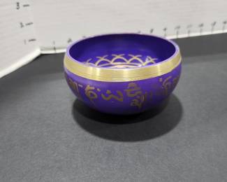 Chakra purple singing bowl