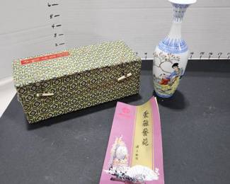 Japanese vase with box