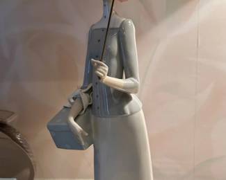 LLADRO #4700 Dressmaker Figurine