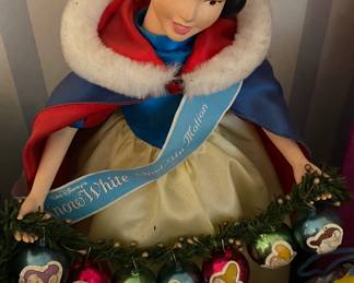 Snow White Wind-up Christmas Figure