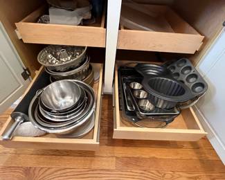 kitchen cookware and bakeware