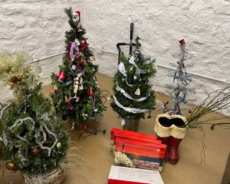themed 3 ft tabletop xmas trees with ornaments