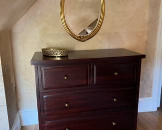 4 drawer Pottery Barn dresser (matches sleigh day & trundle bed)