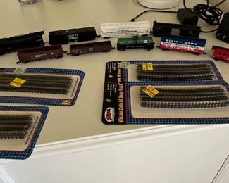 N gauge train cars and tracks