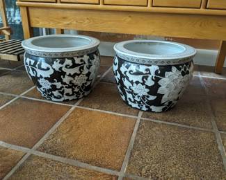 Black & white planter pots