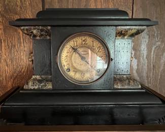 Antique mantle clock (possibly E. Ingraham)