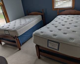 2 - SEALY Posturepedic - TWIN MATTRESSES & BOXSPRINGS - EXCELLENT CONDITION!