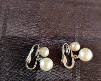 WOMEN’S COSTUME JEWELRY & MORE